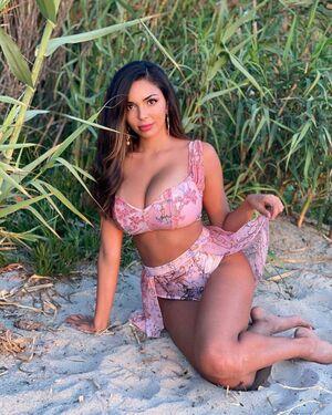 Tara Yazdi photo 281