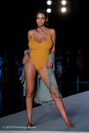 Tara Yazdi photo 286