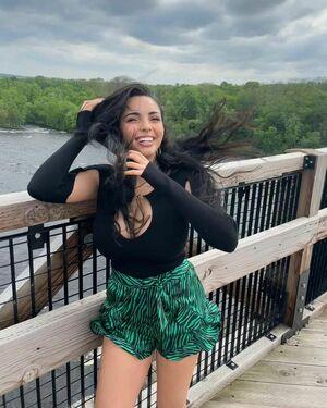 Tara Yazdi photo 299