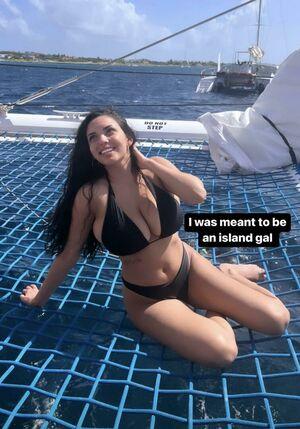 Tara Yazdi photo 312