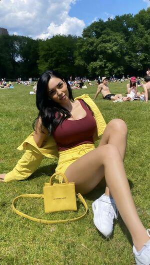 Tara Yazdi photo 315