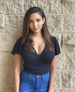 Tara Yazdi photo 318