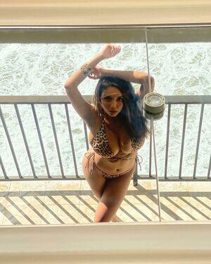 Tara Yazdi photo 327