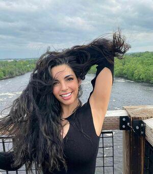 Tara Yazdi photo 333