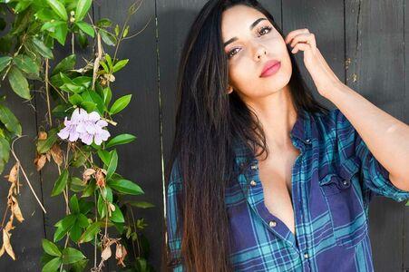 Tara Yazdi photo 337