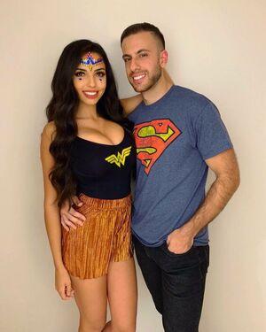 Tara Yazdi photo 401