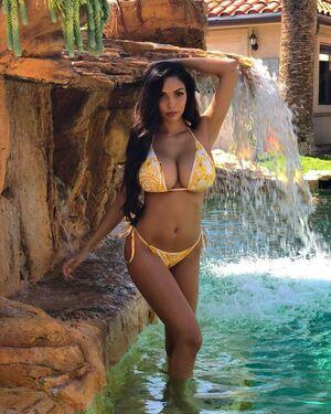 Tara Yazdi photo 402