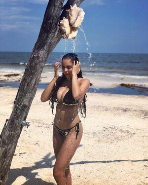 Tara Yazdi photo 407