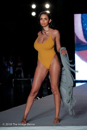 Tara Yazdi photo 419