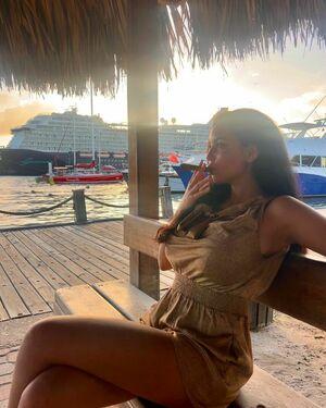 Tara Yazdi photo 428