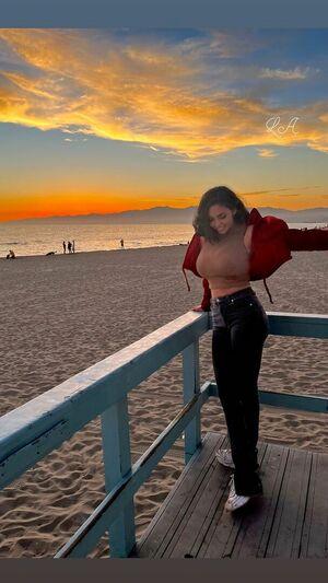 Tara Yazdi photo 429