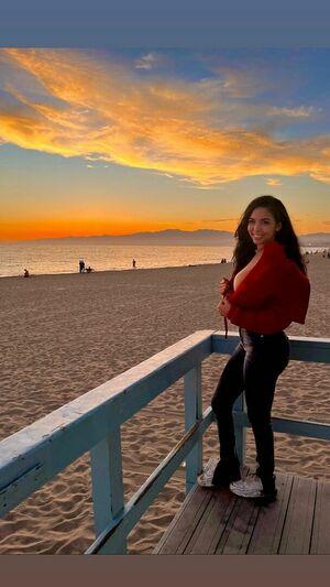 Tara Yazdi photo 430