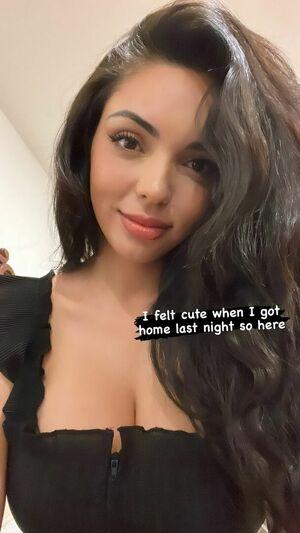 Tara Yazdi photo 432