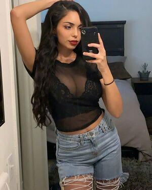 Tara Yazdi photo 443