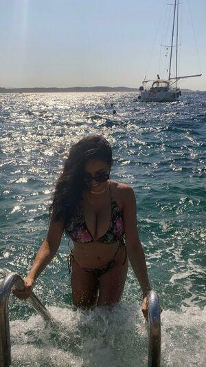 Tara Yazdi photo 451