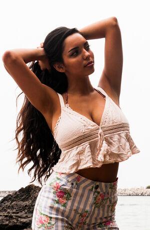 Tara Yazdi photo 456