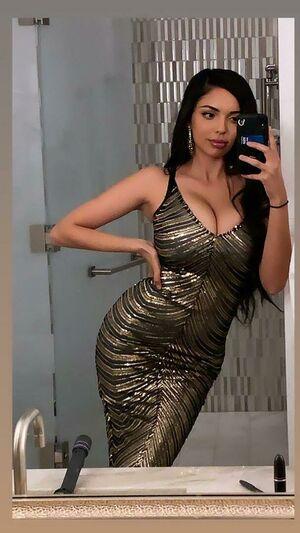 Tara Yazdi photo 462