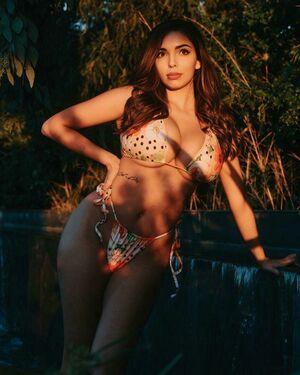 Tara Yazdi photo 464