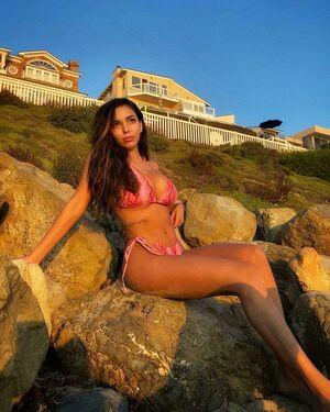 Tara Yazdi photo 465