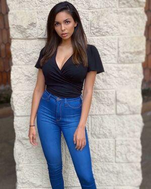 Tara Yazdi photo 471