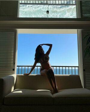 Tara Yazdi photo 477