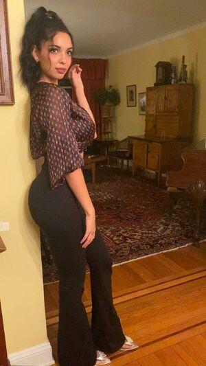 Tara Yazdi photo 486