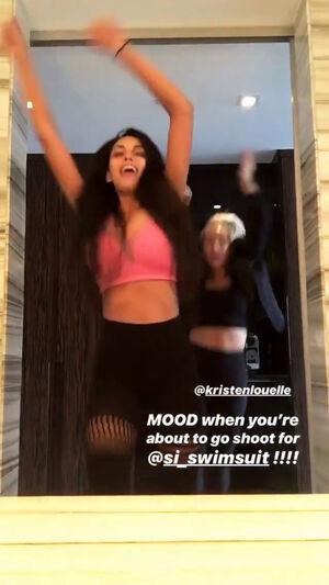 Tara Yazdi photo 500