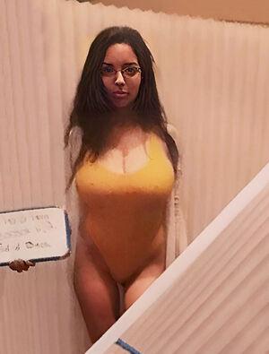 Tara Yazdi photo 520