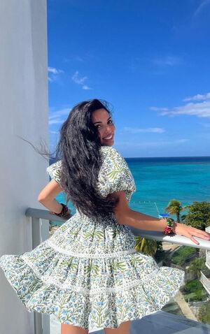 Tara Yazdi photo 526