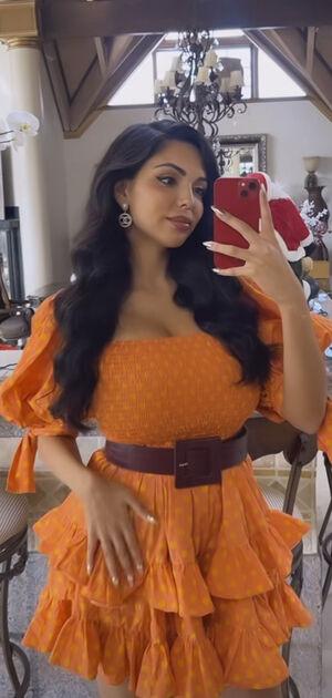 Tara Yazdi photo 527