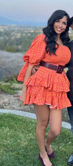 Tara Yazdi photo 530