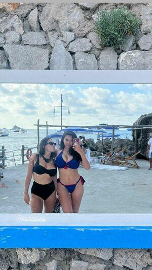 Tara Yazdi photo 535