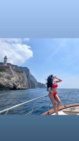 Tara Yazdi photo 537