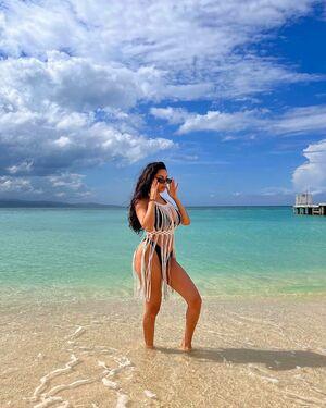 Tara Yazdi photo 540