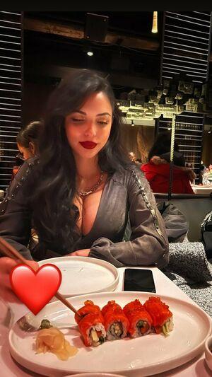 Tara Yazdi photo 543