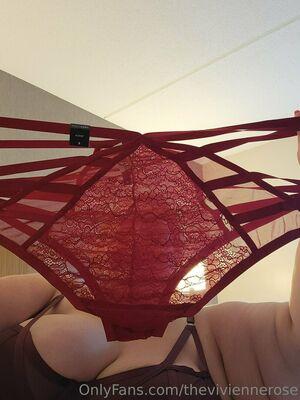 theviviennerose photo 3