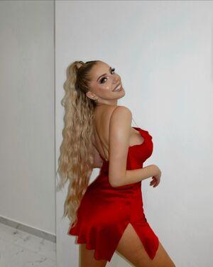 Violet Benson photo 2