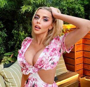 Violet Benson photo 10