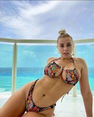 Violet Benson photo 15