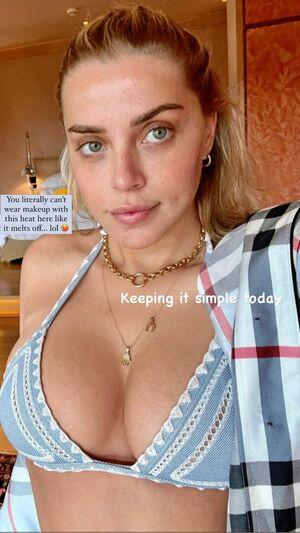 Violet Benson photo 31