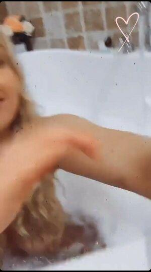 Violet Benson photo 39