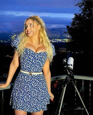 Violet Benson photo 45