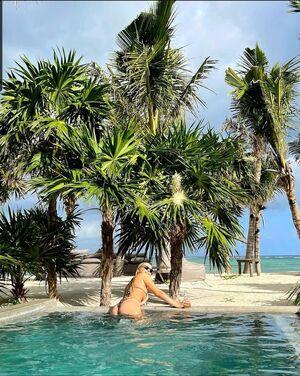 Violet Benson photo 53