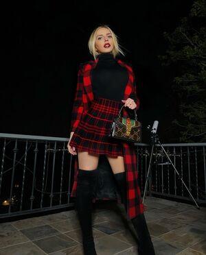 Violet Benson photo 57