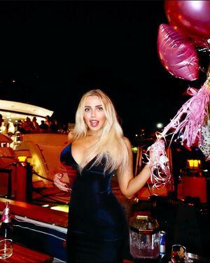 Violet Benson photo 58