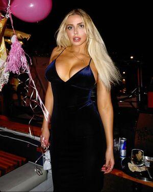 Violet Benson photo 59