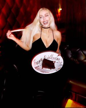 Violet Benson photo 64