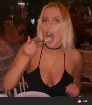 Violet Benson photo 65