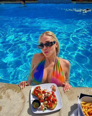 Violet Benson photo 115