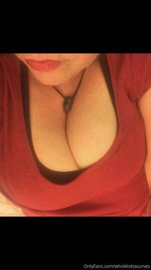 wholelottacurves photo 2